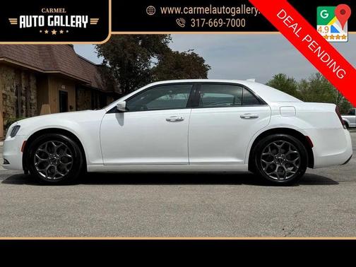 Ivory Tri-Coat Pearl 2016 Chrysler 300 S