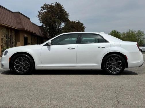 2016 Chrysler 300 S