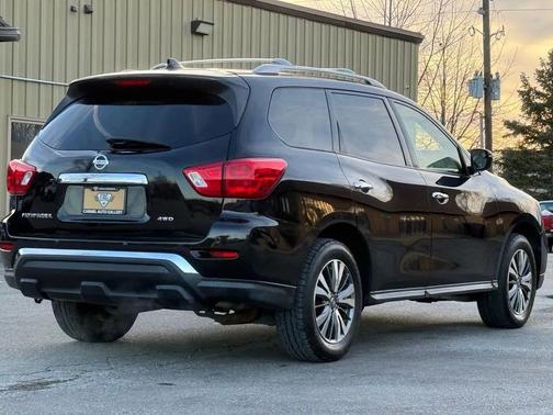 2019 Nissan Pathfinder S