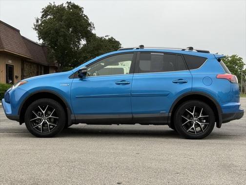 2017 Toyota RAV4 Hybrid SE