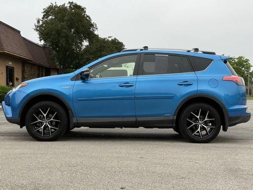 2017 Toyota RAV4 Hybrid SE
