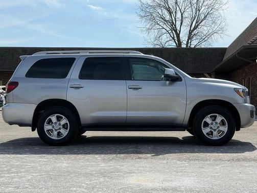 Silver Sky Metallic 2019 Toyota Sequoia SR5