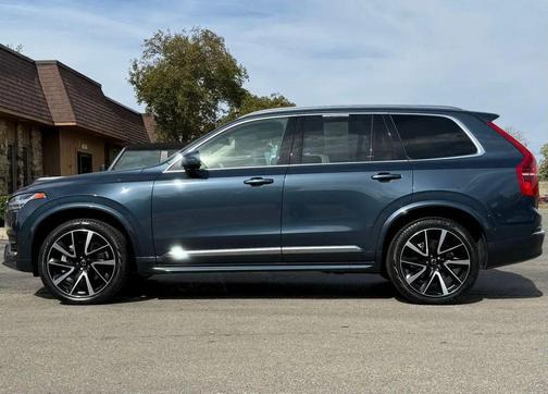 2023 Volvo XC90 B5 Plus