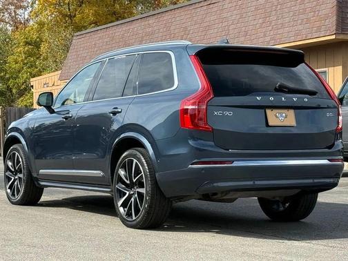2023 Volvo XC90 B5 Plus