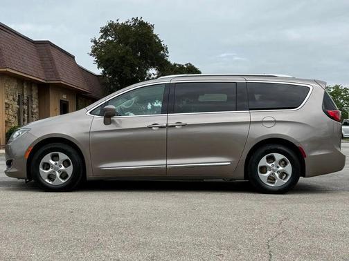 Molten Silver 2017 Chrysler Pacifica Touring-L