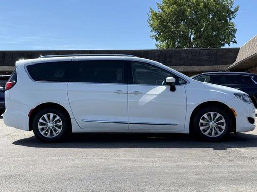 2018 Chrysler Pacifica Touring-L
