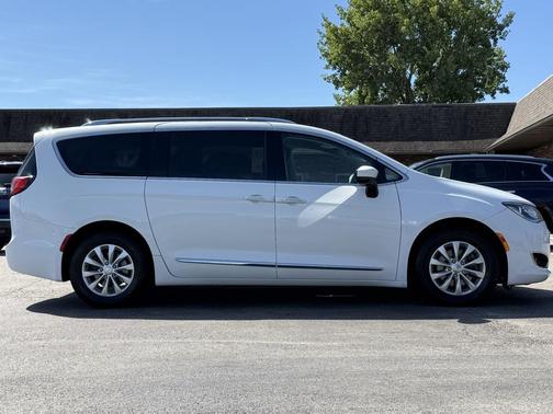 2018 Chrysler Pacifica Touring-L