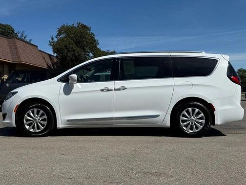 2018 Chrysler Pacifica Touring-L