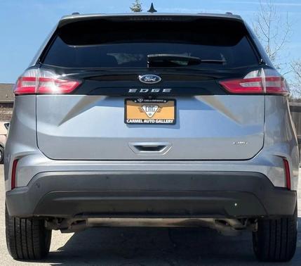 Iconic Silver Metallic 2021 Ford Edge SE