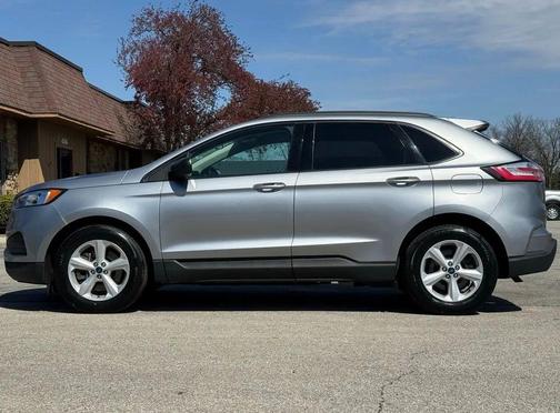 Iconic Silver Metallic 2021 Ford Edge SE