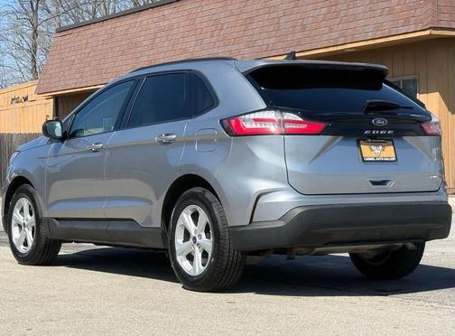 Iconic Silver Metallic 2021 Ford Edge SE