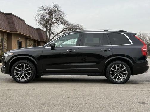 2019 Volvo XC90 T6 Momentum