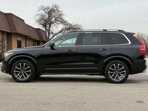 2019 Volvo XC90 T6 Momentum