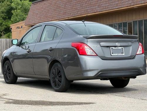 Gun Metallic 2019 Nissan Versa 1.6 S+