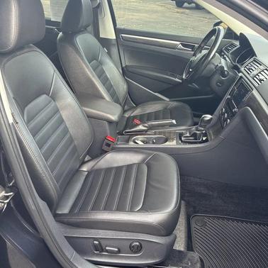 2017 Volkswagen Passat 1.8T SEL Premium