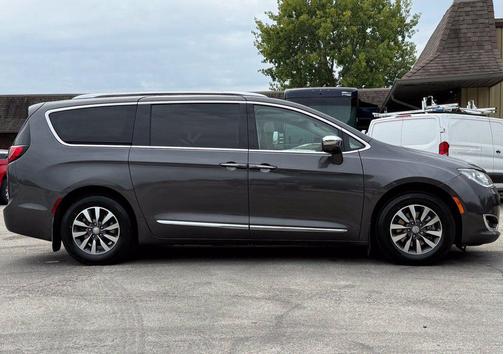 Crystal Metallic 2020 Chrysler Pacifica Hybrid Limited