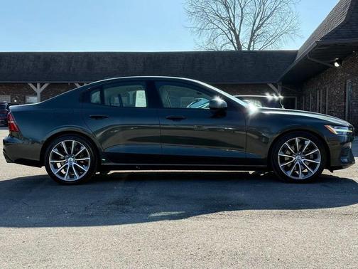 2019 Volvo S60 T5 Momentum