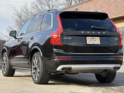 2019 Volvo XC90 T6 Momentum