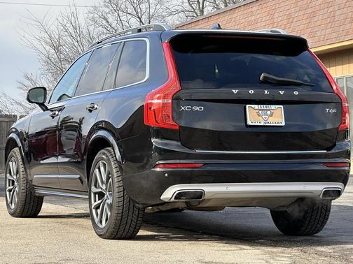 2019 Volvo XC90 T6 Momentum