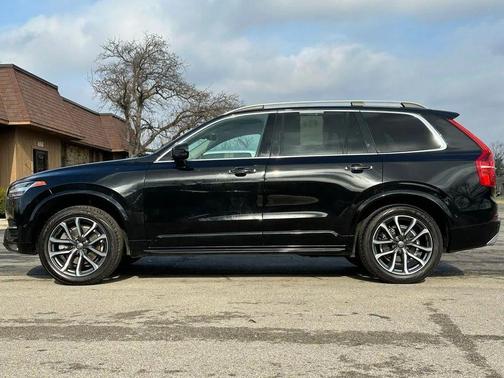 2019 Volvo XC90 T6 Momentum