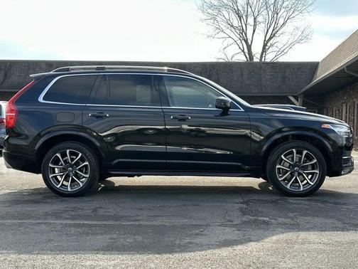 2019 Volvo XC90 T6 Momentum