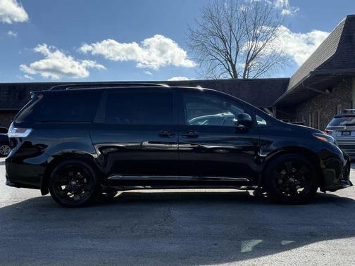 2020 Toyota Sienna SE