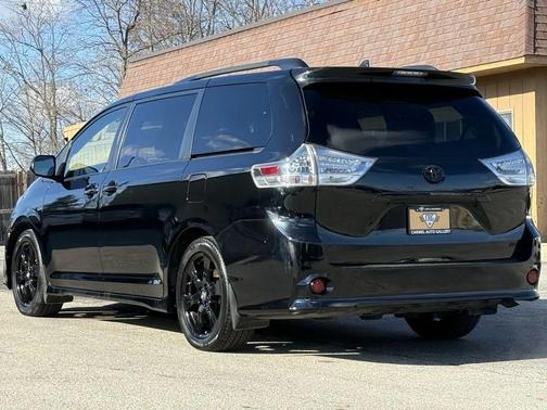 2020 Toyota Sienna SE