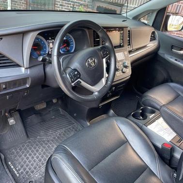 2020 Toyota Sienna SE