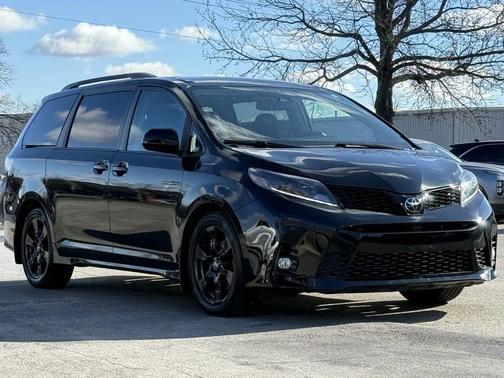 2020 Toyota Sienna SE
