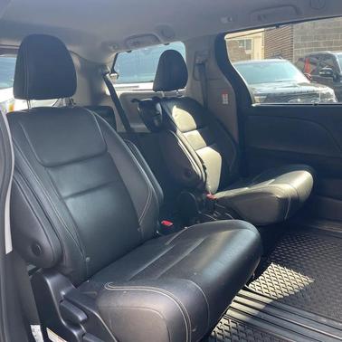 2020 Toyota Sienna SE