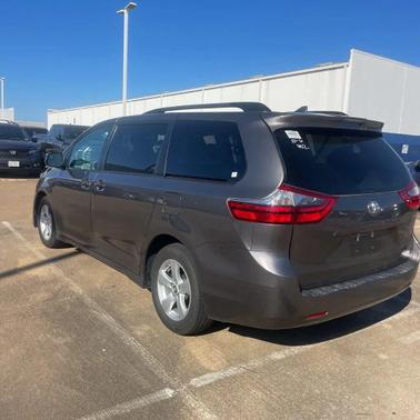 2020 Toyota Sienna LE