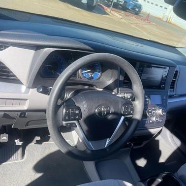 2020 Toyota Sienna LE