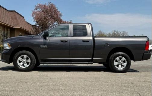 Brilliant Black Crystal Pearlcoat 2017 RAM 1500 Express