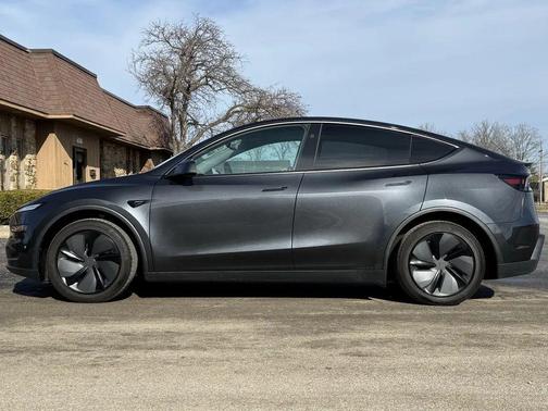2026 Tesla Model Y Premium Rear-Wheel Drive