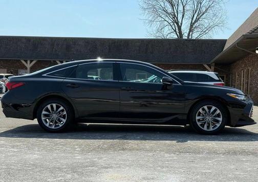 2022 Toyota Avalon XLE