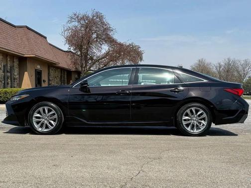 2022 Toyota Avalon XLE