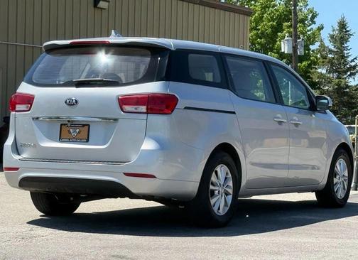 Silky Silver 2018 Kia Sedona L