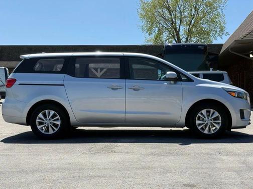 Silky Silver 2018 Kia Sedona L