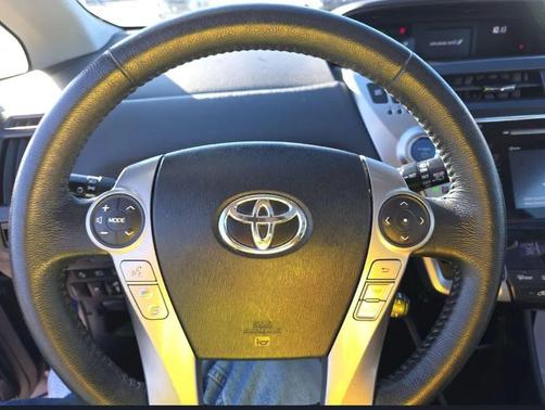 2016 Toyota Prius v Five