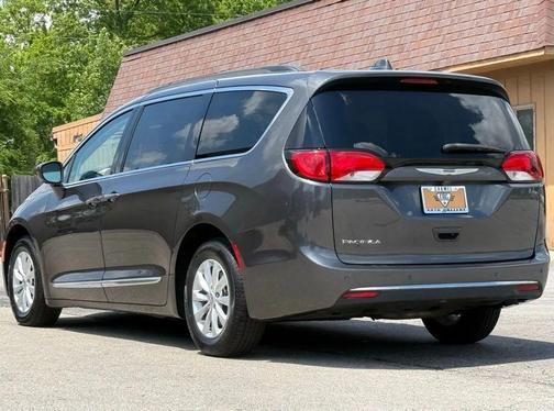 Granite Crystal Metallic Clearcoat 2017 Chrysler Pacifica Touring-L
