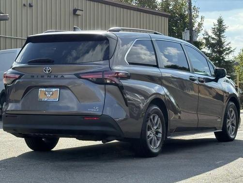2021 Toyota Sienna LE