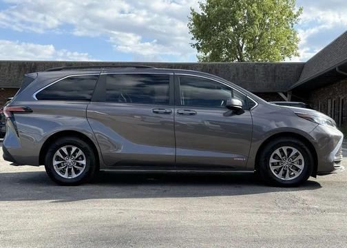 2021 Toyota Sienna LE