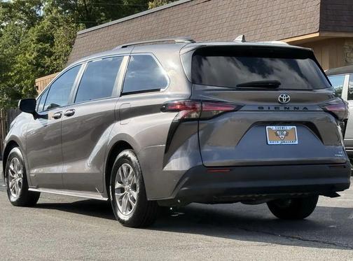2021 Toyota Sienna LE