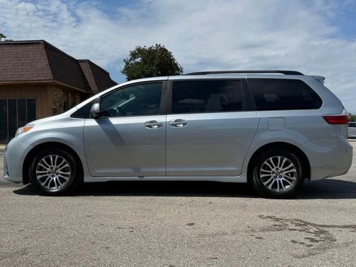 Celestial Silver Metallic 2019 Toyota Sienna XLE Premium