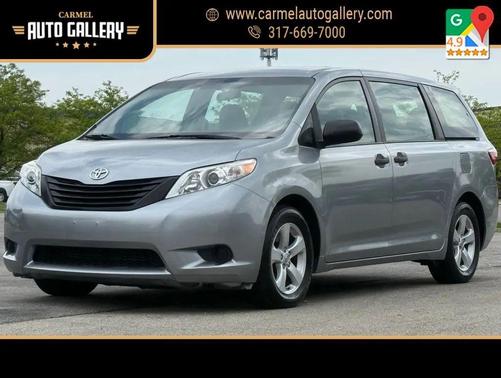 Silver Sky Metallic 2017 Toyota Sienna SE