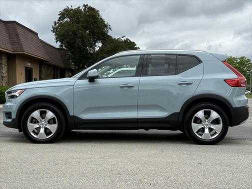 2019 Volvo XC40 T5 Momentum