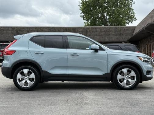 2019 Volvo XC40 T5 Momentum