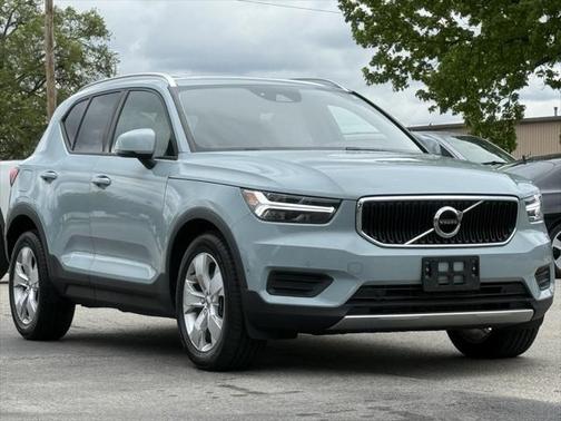 2019 Volvo XC40 T5 Momentum