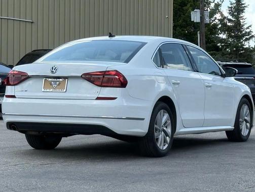 2018 Volkswagen Passat 2.0T SE