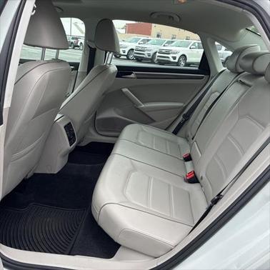 2018 Volkswagen Passat 2.0T SE